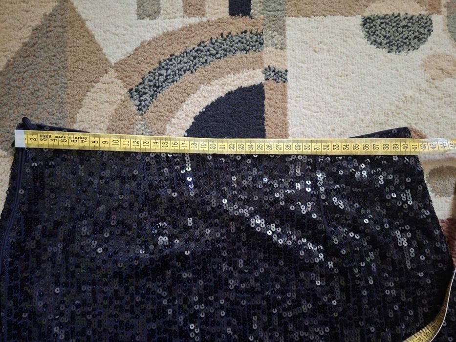 Fusta neagra cu paiete