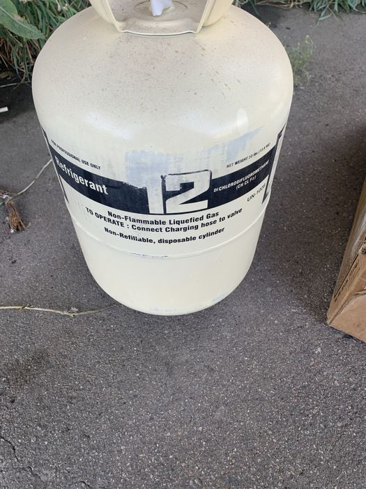 Продам фреон R 12    2004 года для холодильников Ссср