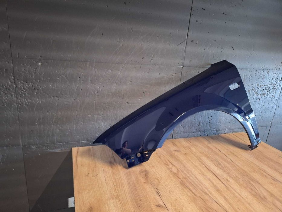 Aripa Fata Stanga VW Passat B5.5 An 2000-2003 (LA5E (Albastru))