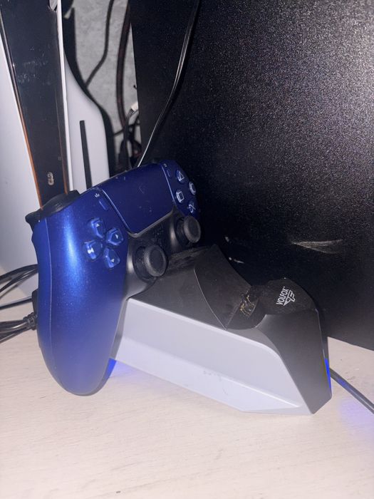 Продам док станцию, подставку для джойстиков,зарядка для джойстик пс5