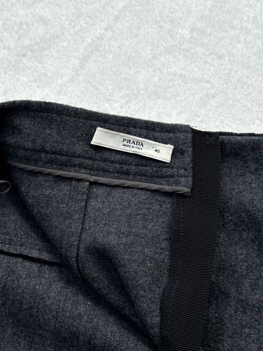 ОРИГИНАЛНА Вълнена пола Prada Milano - размер IT40 (М), Отлично състояние