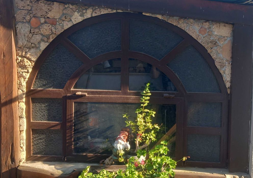 Прозорец от метал,арка