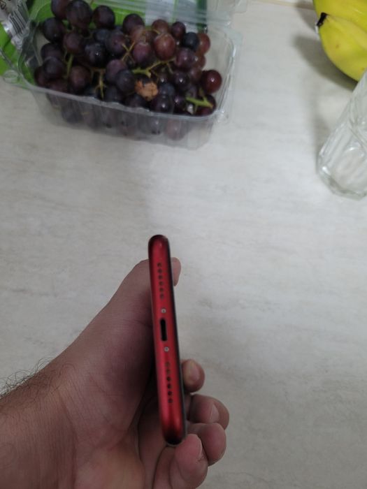 Vând iPhone XR 64 GB – Roșu – Baterie 88%