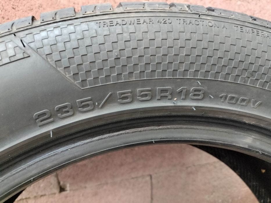 Продам 2 шины 235/55/18