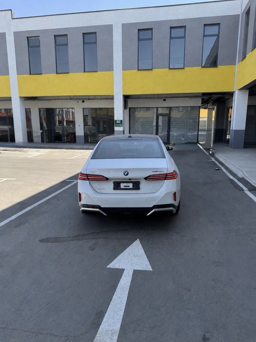 Bmw i5 40l 2025-yil 7.900yurgan 713km zapas kraska toza +Hud Tv harman