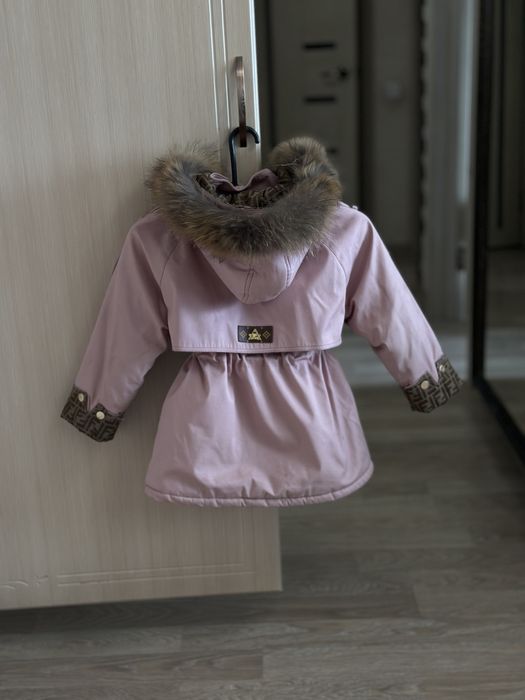Продам детские куртки