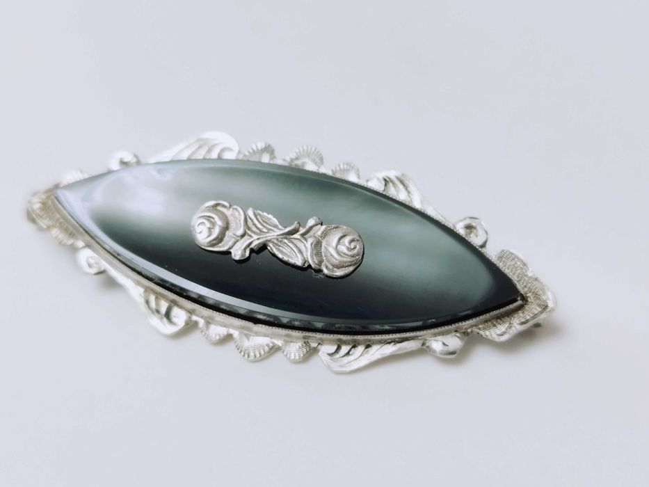 Veche Brose argint 800 si onix model floral