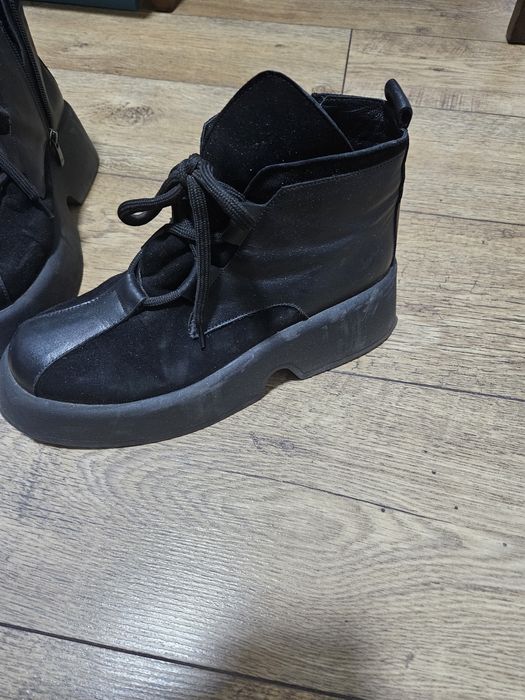 Продам женские  ботинки