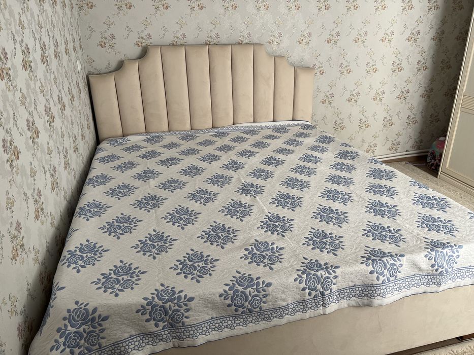 Спальный кровать