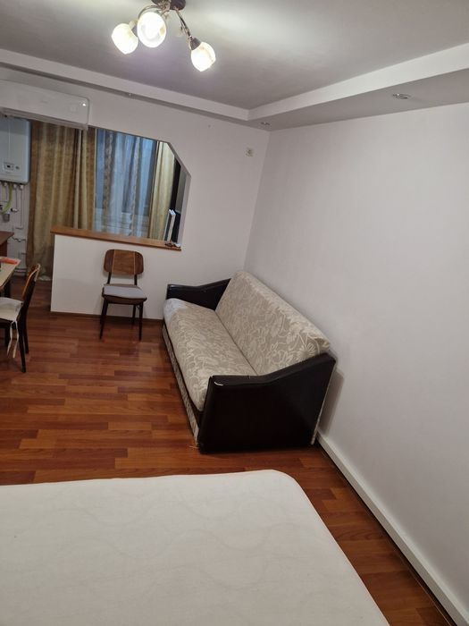 Închiriez garsoniera centru
