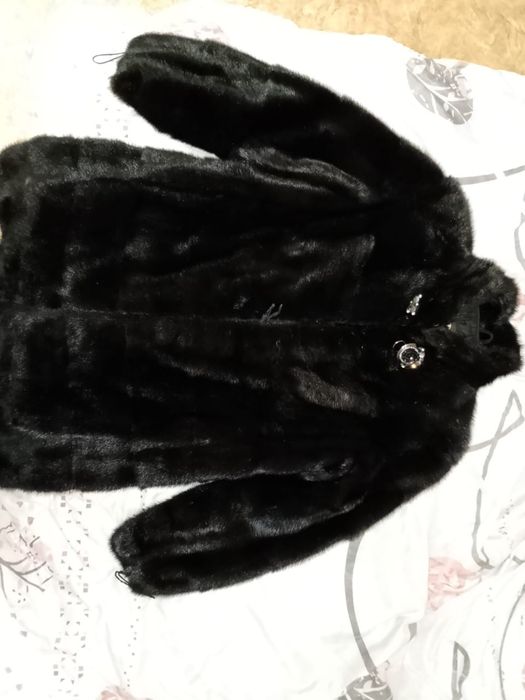 Продам шубу дл.90см чёрная