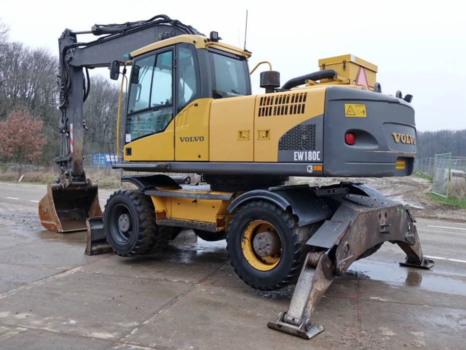 Dezmembrez excavator pe roți Volvo EW180C, EW160C, EW210C–piese utilaj