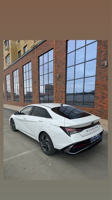 Машина Hyundai Elantra 2023