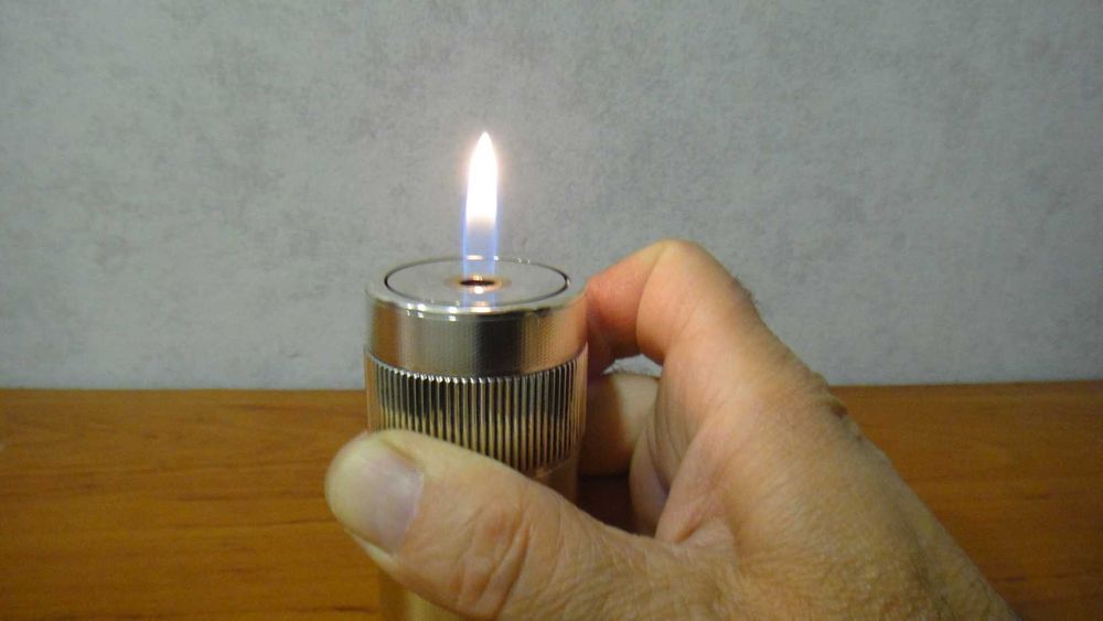 S T DUPONT cylinder table lighter