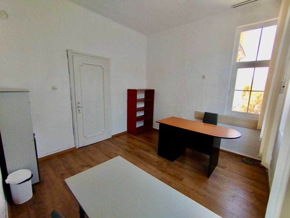 Имот Корект ДАВА ПОД НАЕМ обз Офис, Център