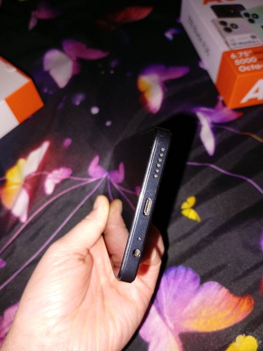 Продам телефон срочно !