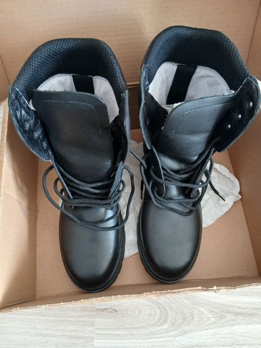 Vând bocanci militari noi din piele