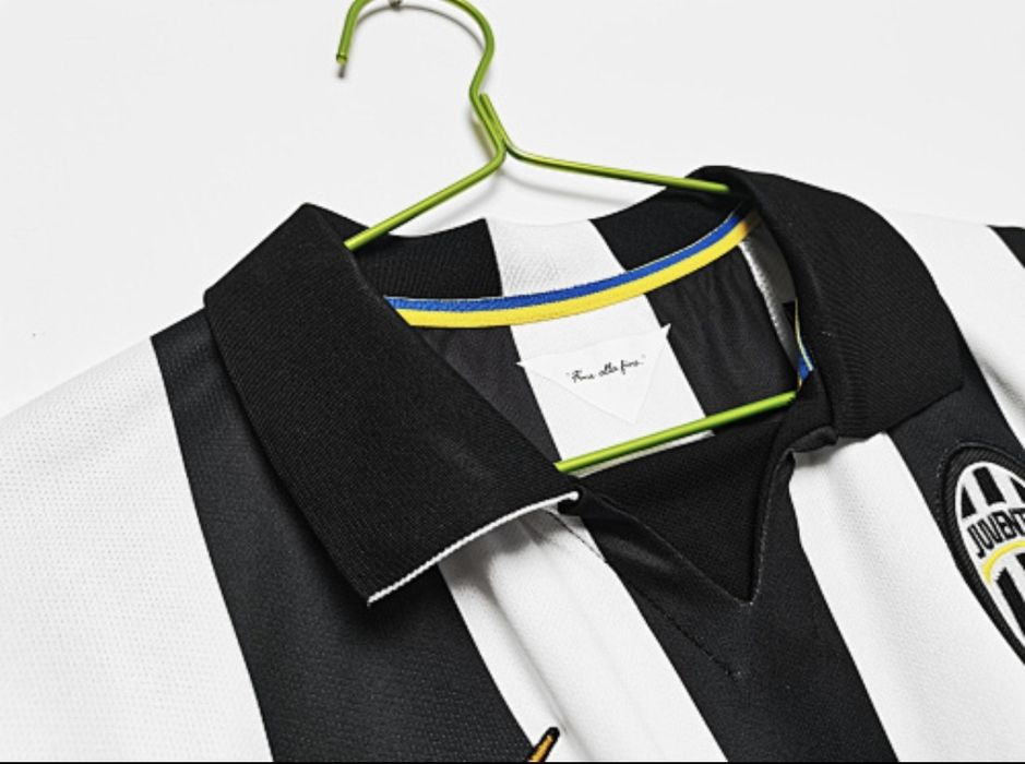 Tricou retro fotbal Juventus 2014/2015 (MĂRIMEA M) – Jeep / Nike, Home, Nou