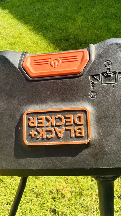 Газона косилка в рабочем состаяние