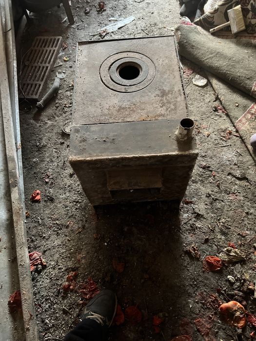 Кол жетымды багада Пеш сатылады