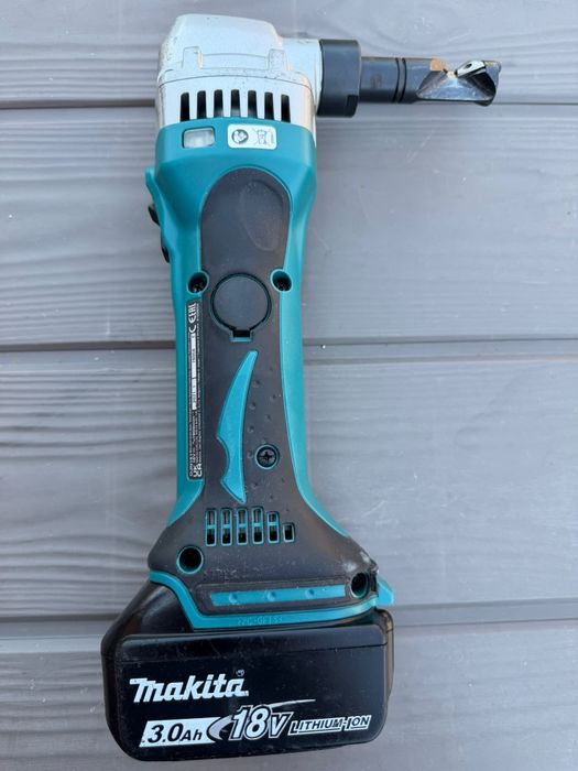 Makita foarfeca de tabla pe acumulator