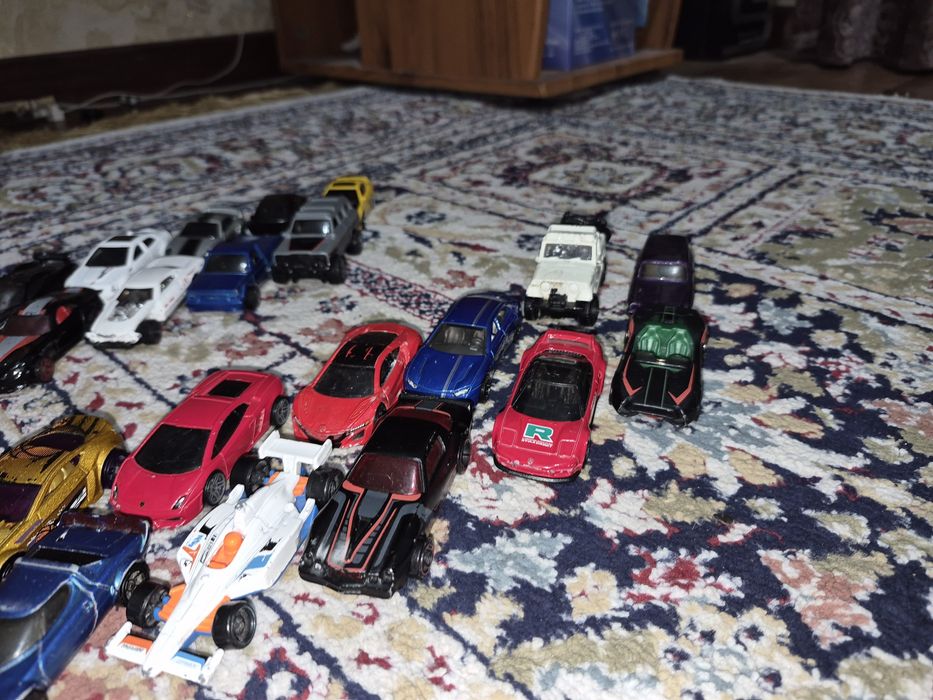HotWheels машины