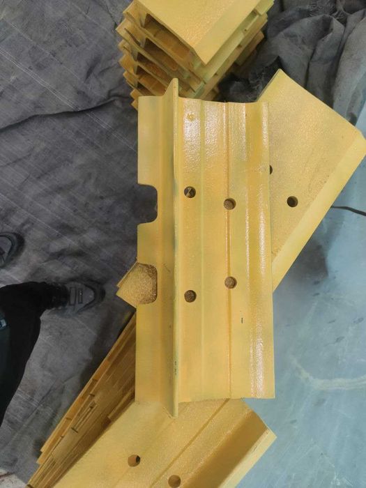 SHANTUI SD16 buldozeriga  bashmak gorni  bashmak yedirilmaydi sinmaydi