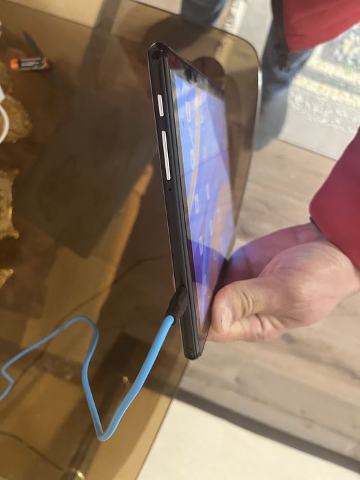 Продам планшет хорошем состояние