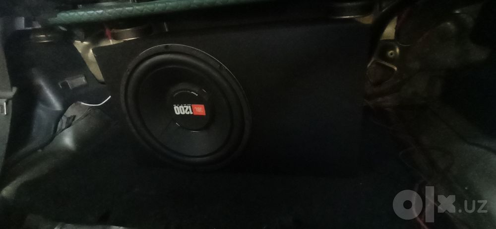 Сабвуфер JBL и уселитель