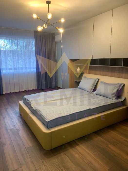 Дава се под наем Тристаен апартамент в Варна, Център - 98 кв.м за 1200 € - Снимка #2
