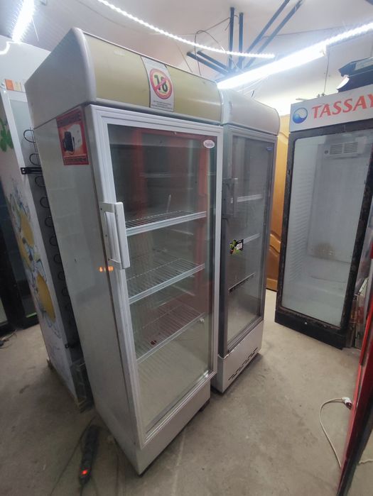 Холодильник стеклянный