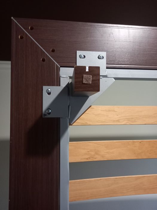 Спалня с нощни шкафчета и подматрачна рамка по поръчка