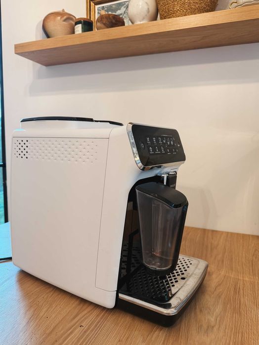 Espressor automat Philips EP3243/50 LatteGo