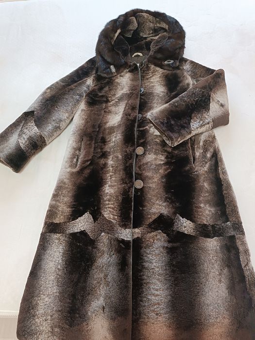 Натуральная цигейковая шуба( мутон)