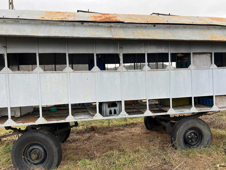 Pavilion apicol, stupi (cutii), centrifugă