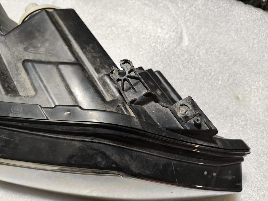 Продам фару правую