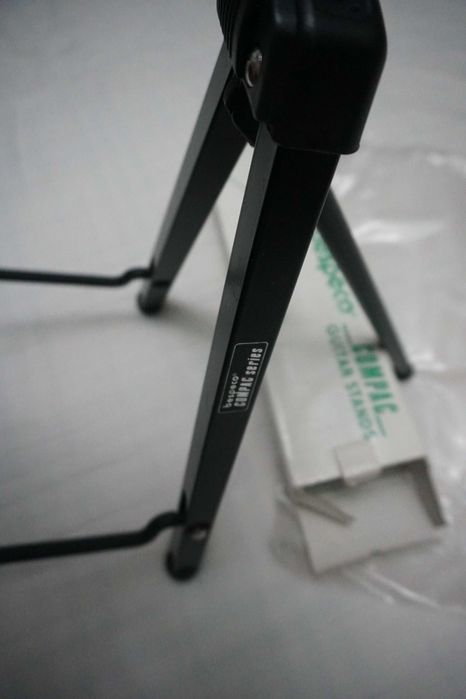 Стойка под гитру акустическая