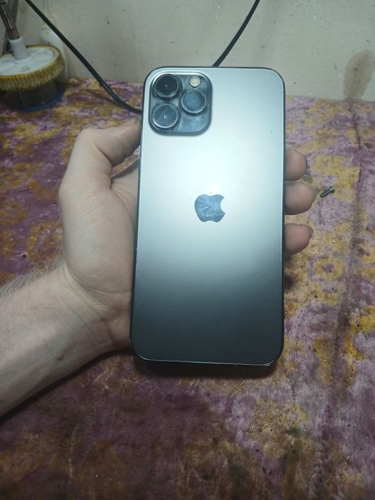 Sroʻchni sotiladi IPhone 12 pro Max 128gb