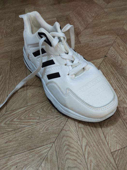 Продам мужские кроссовки