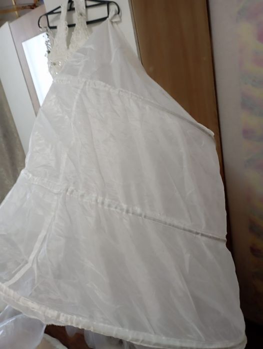 Свадебное платье с кольцами(подьюбником)