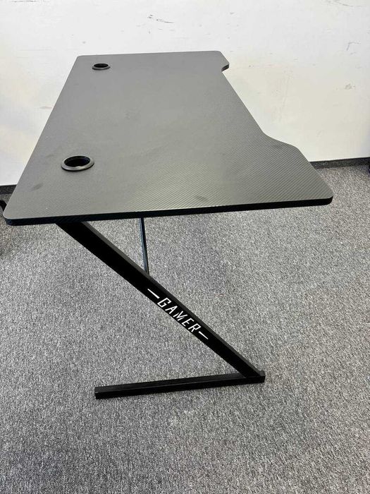 Гейминг бюро (Gaming desk]