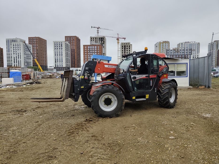 Услуги телескопического погрузчика (Маниту) стрела 7 м, г/п до 3 т