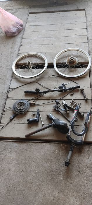Продаётся велосипед. Запчасти.