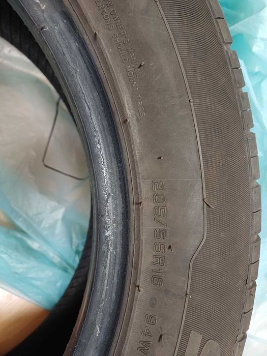 Продавам 2 бр. автомобилни гуми