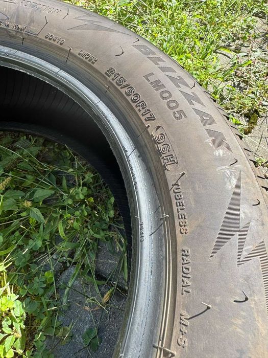 vand 4 anvelope iarna Bridgestone Blizzak 215/60/R17 LM005 an fabricatie 2025