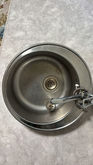 Продам раковину со смесителем