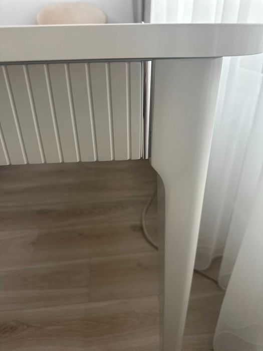 Чисто нова маса висок клас Istikbal  - бял гланц с елементи