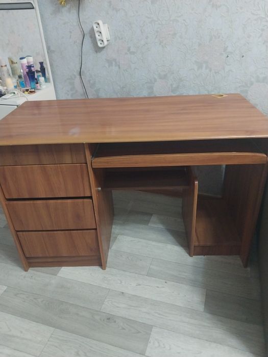 Стол компьютерный