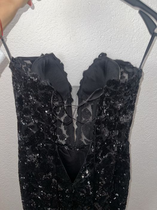 Дълга черна бална рокля с пайети