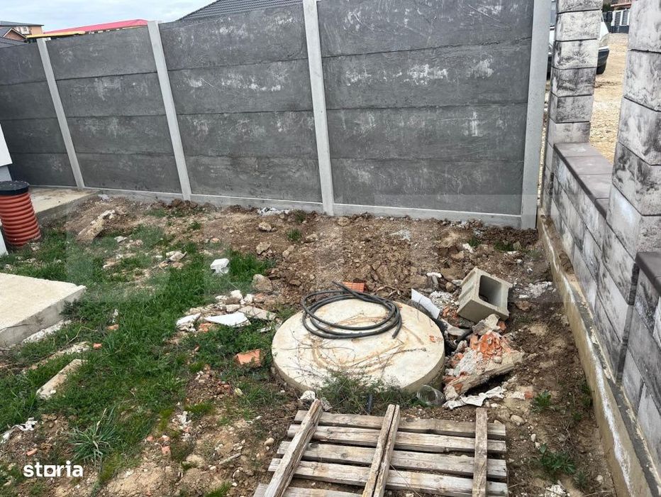 Casa individuala Oradea, zona linistita, cu gard imprejmuire din placi